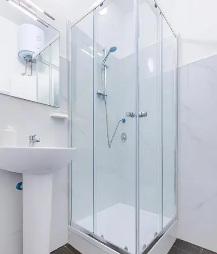 ゲストハウス Laura's A Due Passi Dal Vaticano - Rioni Di 4*